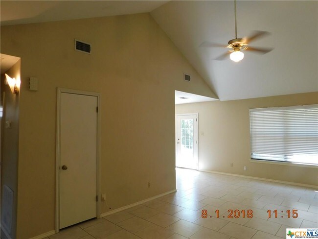 Building Photo - 265 Lohmann St