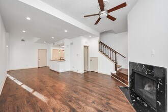 Building Photo - 800 Country Pl Dr