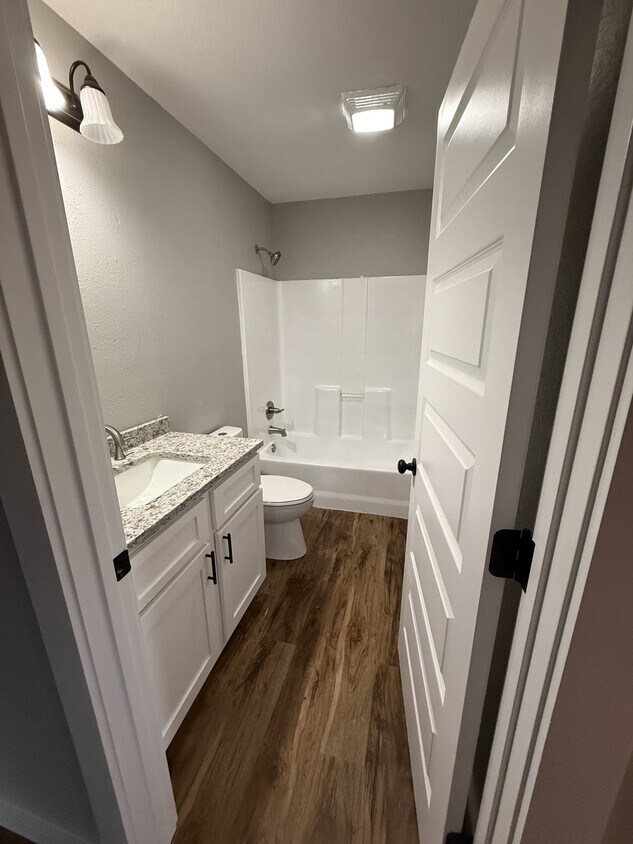 Building Photo - 1057 B E Olympia St