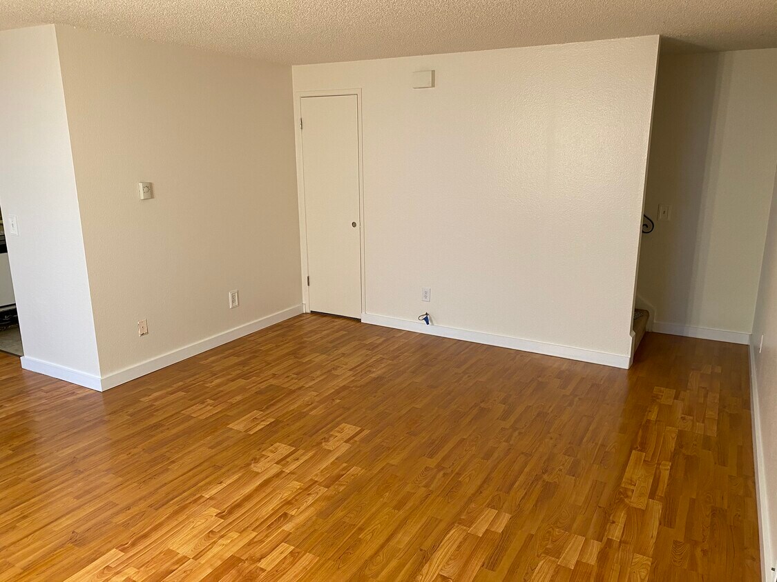 Foto principal - 3325 Rockefeller Ave