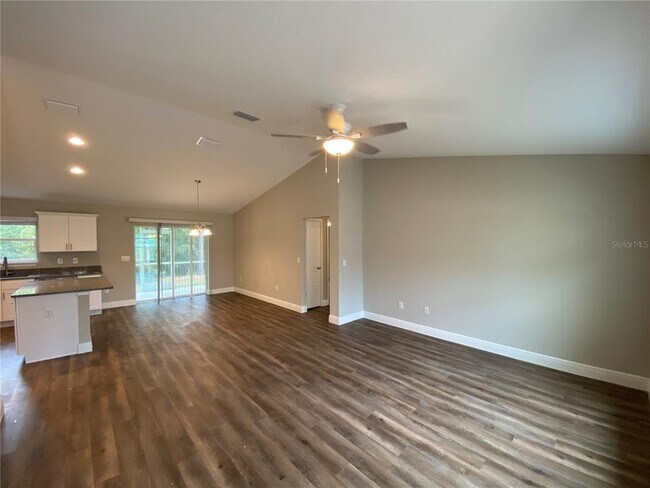 Foto del edificio - 207 Locust Ln Dr