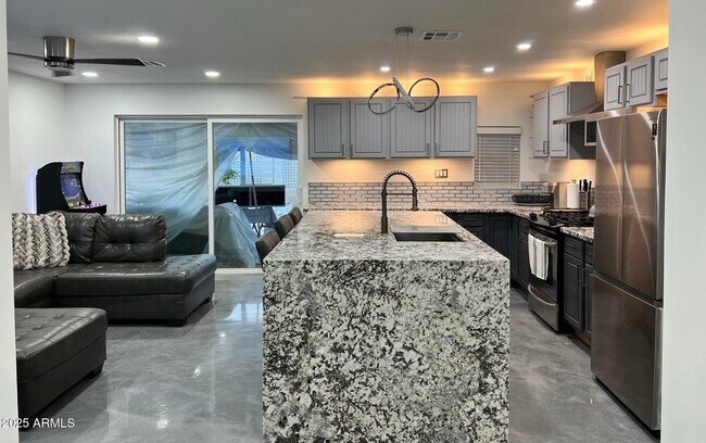 Foto del edificio - 8524 E Wilshire Dr