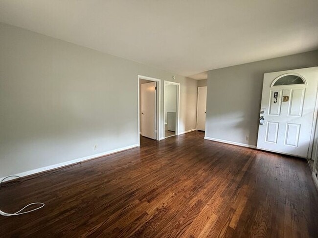 Building Photo - Cute 1 Bedroom in East Nashville!
