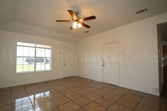 Foto del edificio - New Fence!