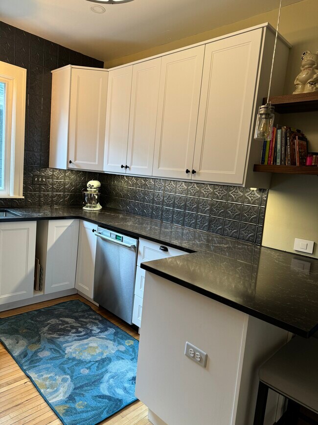 Kitchen - 902 Ashland Ave