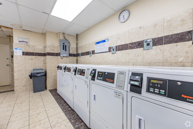 Laundry Room - Rosslyn Residence