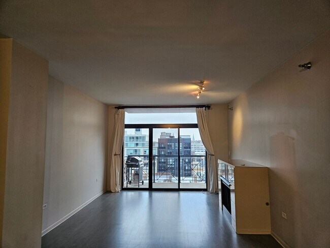 Building Photo - 3232 N Halsted St