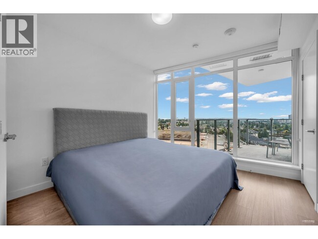 Building Photo - 7769 Park Cres