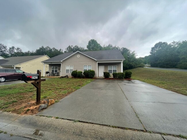Building Photo - This two-story, 4-bedroom, 2-bath duplex in Fort Mill, SC sits on a corner lot
