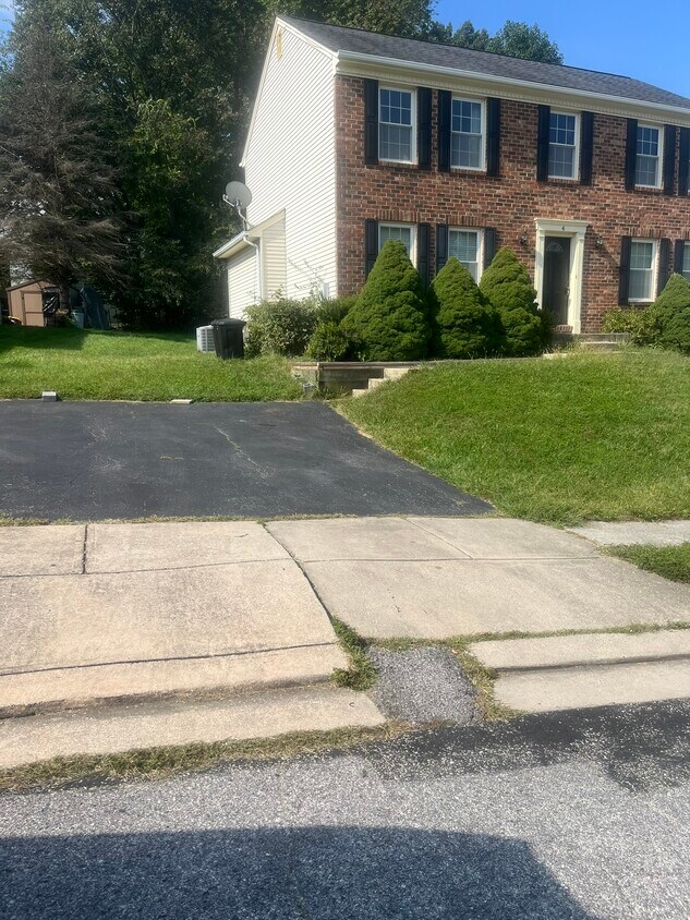 Primary Photo - 4 Hickory Ridge Ct