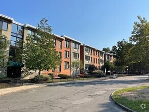 Building Photo - 38 Juniper St