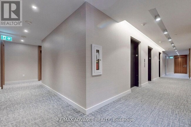 Building Photo - 15 Queens Quay E