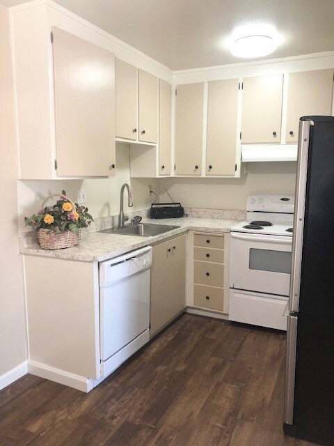 Foto del edificio - 3452 Redwood Ct