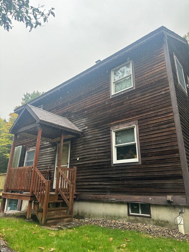 Building Photo - Large Home for Rent - Picturesque New Hampton