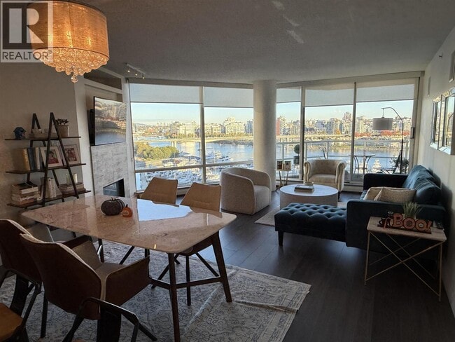 Building Photo - 1201 Marinaside Crescent