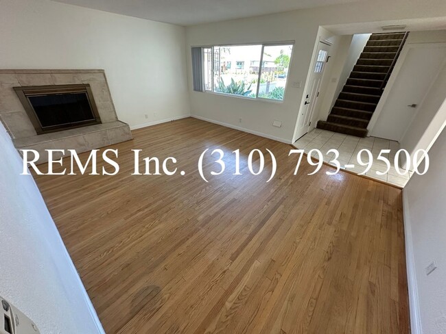 Foto del edificio - Beautifully Updated Home with 2-Car Garage & Large Bonus Family Room