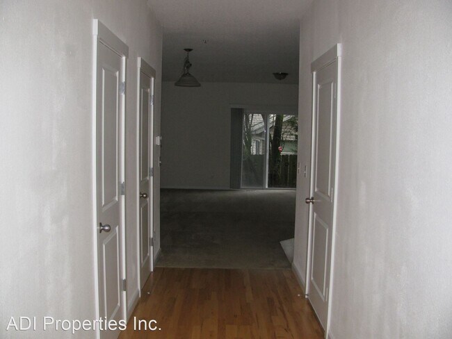 Building Photo - 3 br, 2.5 bath House - 14964 SW Conor Circle
