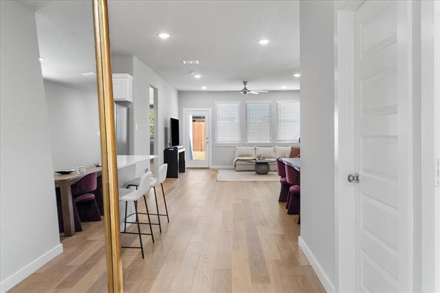 Foto del edificio - 608 Cottage Wood Dr