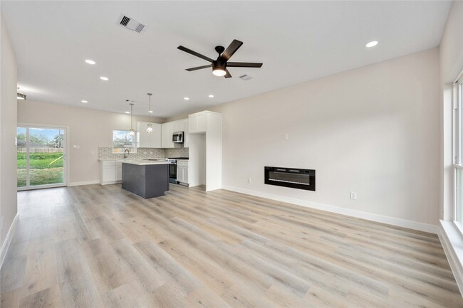 Foto del edificio - 12650 Sai Baba Dr