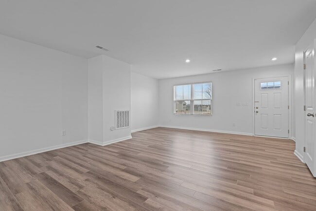 Building Photo - Dog Friendly Charming 4-Bedroom Home in Angier, NC