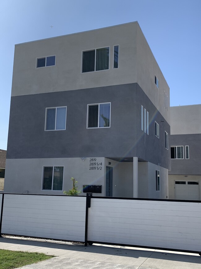 Building Photo - 2819 Alsace Ave