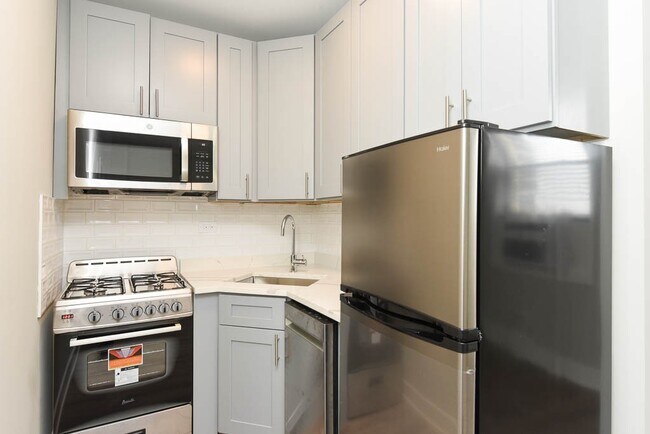 Foto del edificio - 510 W Belmont Ave