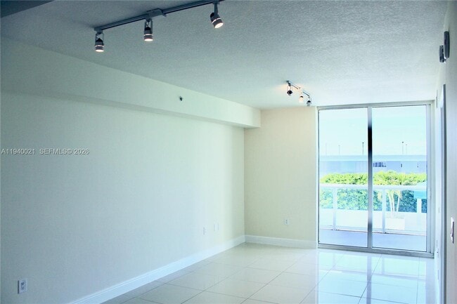 Foto del edificio - 1871 NW S River Dr