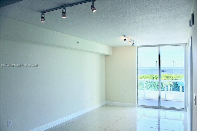 Building Photo - 1871 NW S River Dr