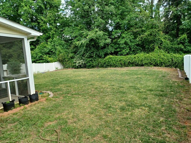 Building Photo - 6516 Fieldstone Manor Dr