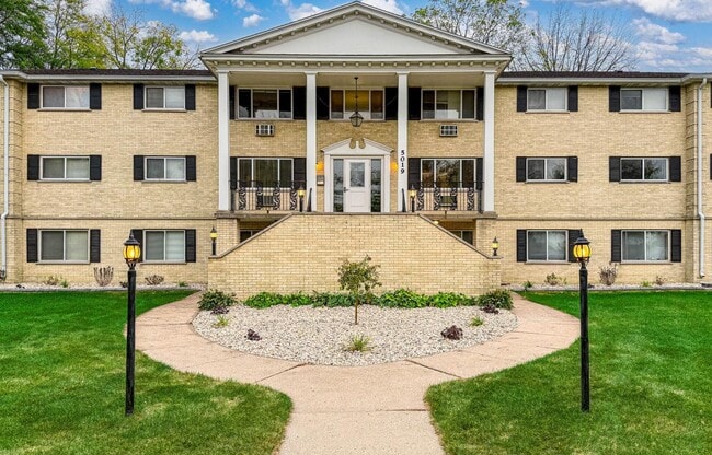 Building Photo - Hillcrest View Apartments