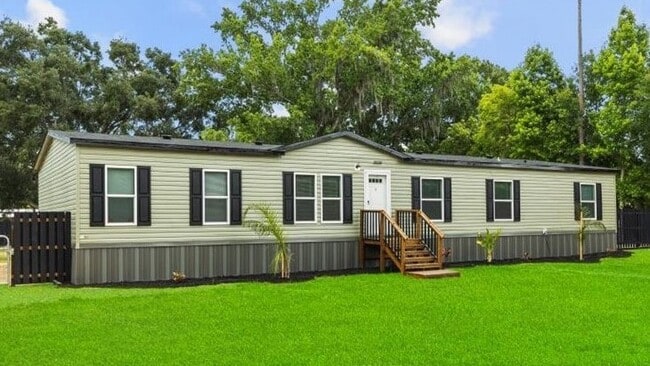 Building Photo - 30239 Clearview Dr