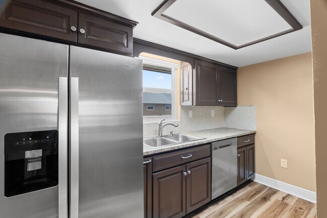 Building Photo - 252 Ulster Ln