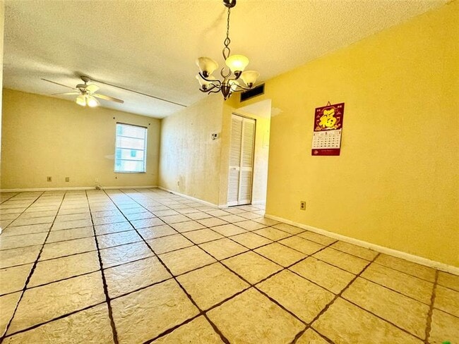 Building Photo - 2471 SW 82nd Ave