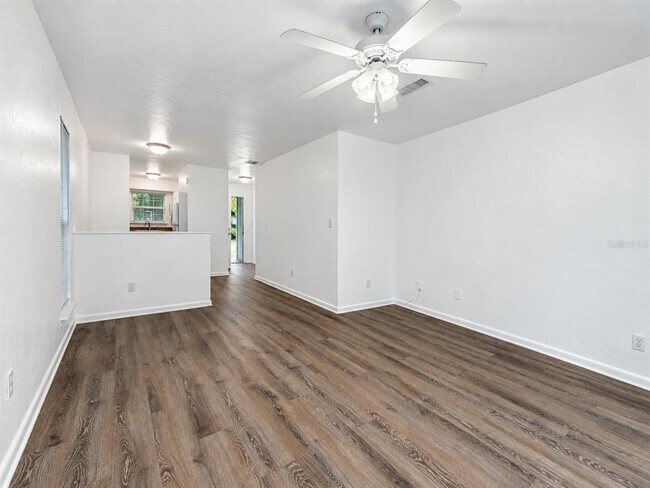 Building Photo - 6207 SW 11th Pl