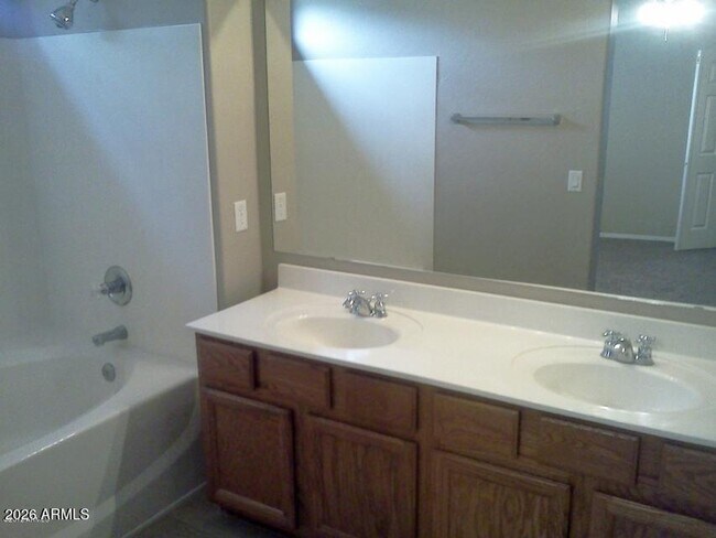 Foto del edificio - 8749 E Knowles Ave