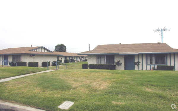 Primary Photo - Pipeline Apartments