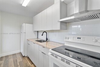 Building Photo - 1715 N 16th Ave