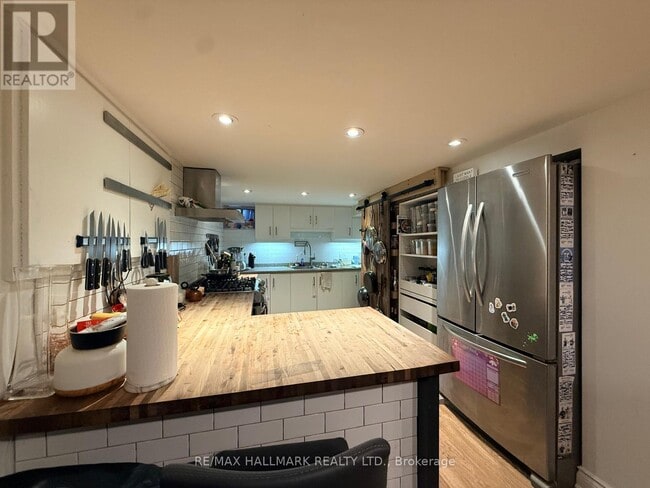 Photo du bâtiment - 1381 Queen St E