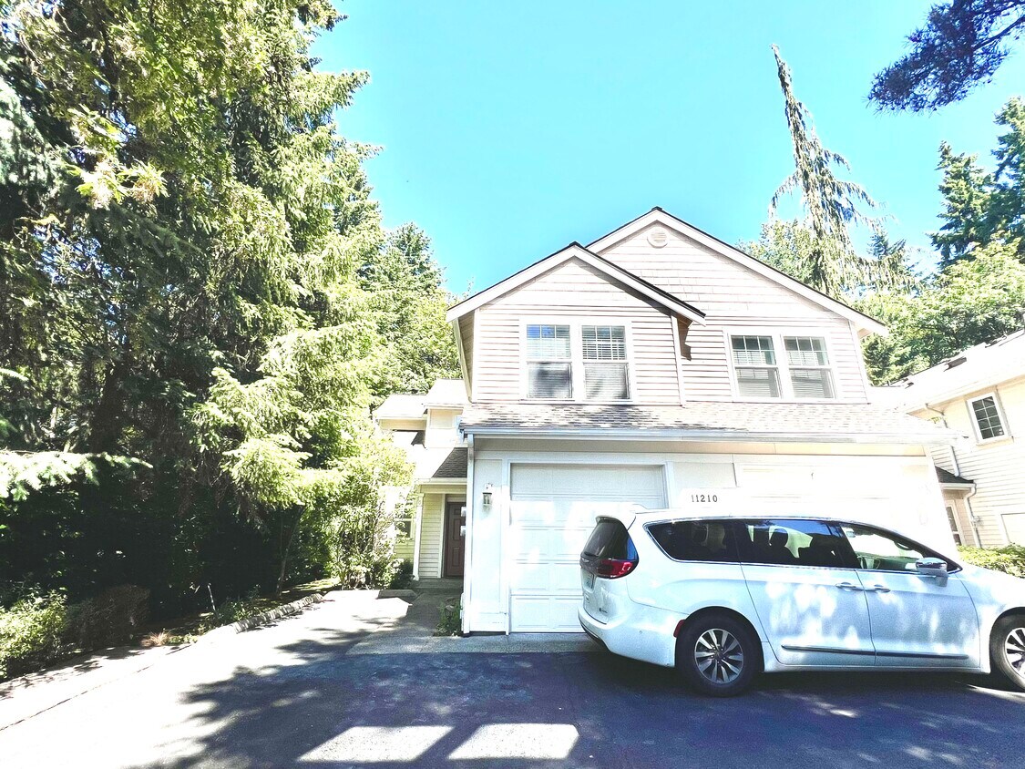 Foto principal - 11210 Slater Ave NE