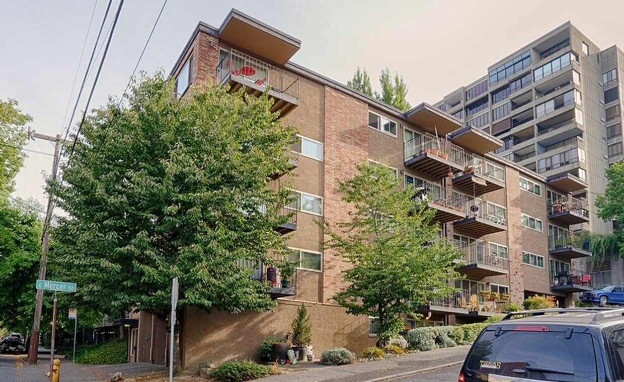 Building Photo - The Mercer at Summit