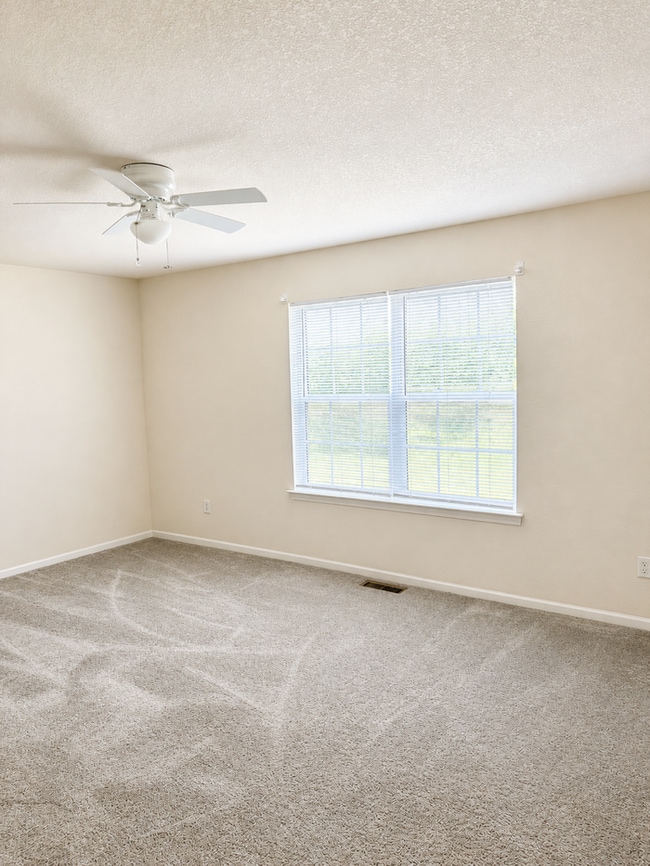 Building Photo - 847 Woodside Creek Dr