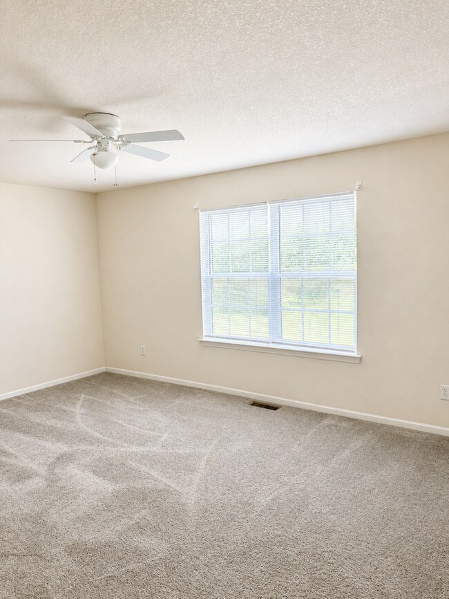 Foto del edificio - 847 Woodside Creek Dr
