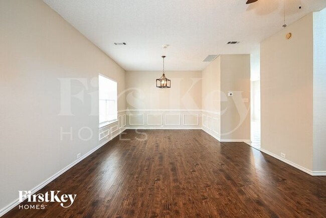 Foto del edificio - 2210 Meadowstone Dr
