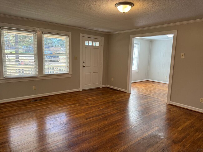 Foto del edificio - SW - Front Porch, Living Area Plus DR, Bea...