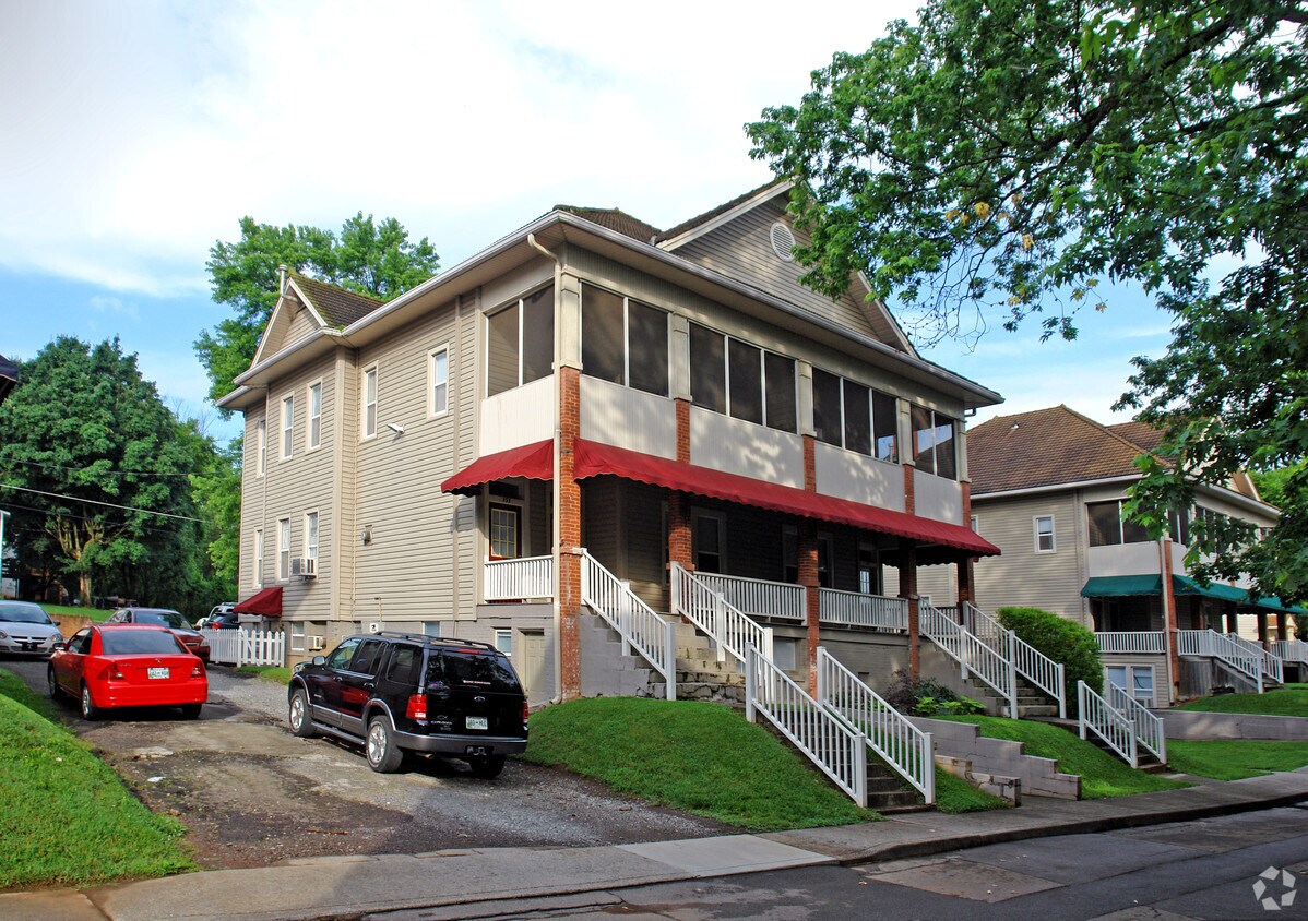 Primary Photo - 141-153 Circle Dr
