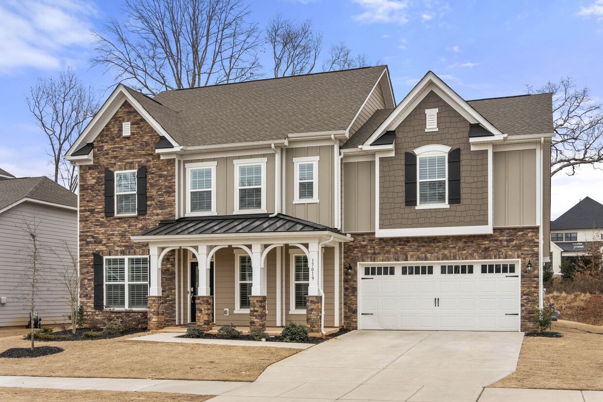 Primary Photo - Spacious 5 Bed home in Huntersville