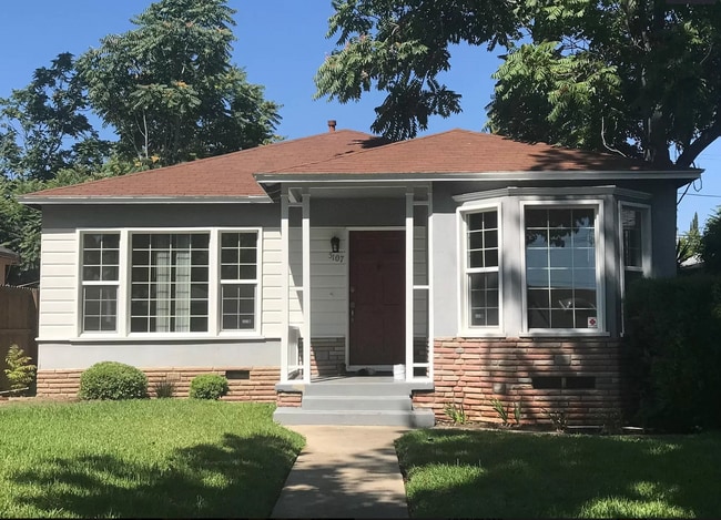 Front - 5107 Enfield Ave