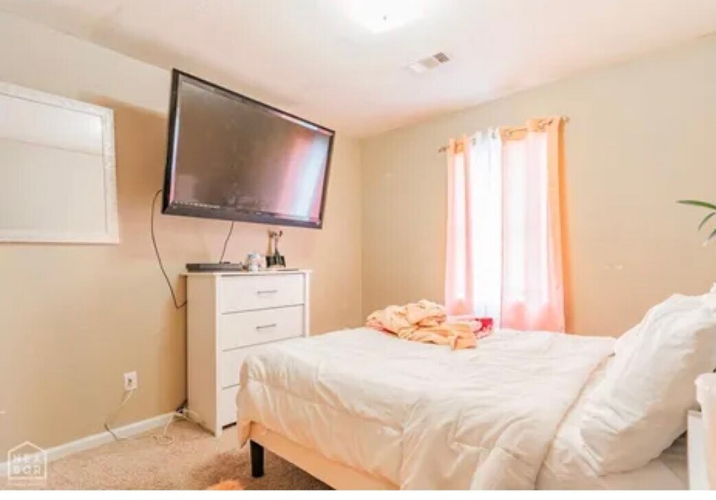 Foto del edificio - 2807 Breezewood Dr