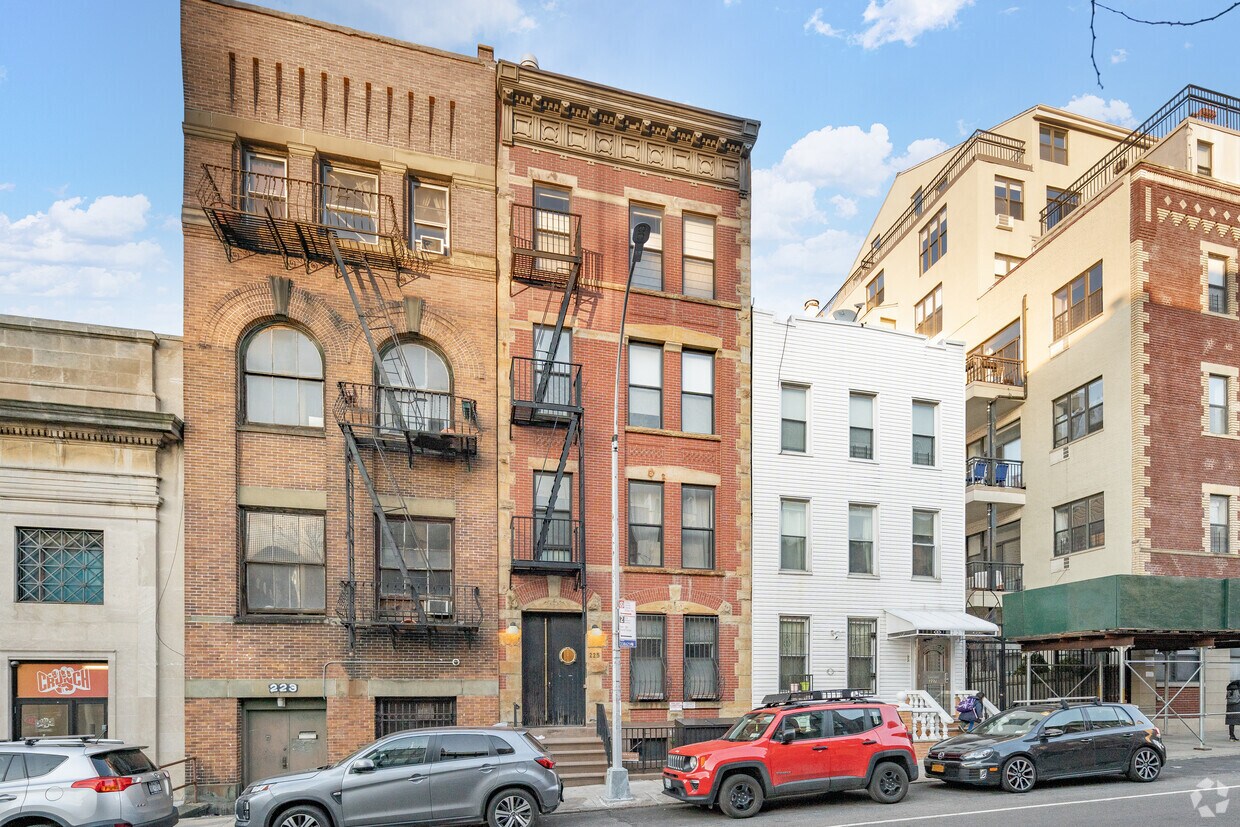 Primary Photo - 225 15th St