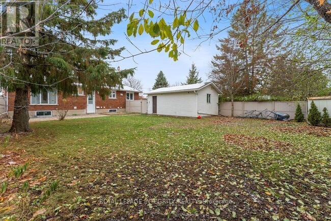 Building Photo - 1105 Falaise Rd